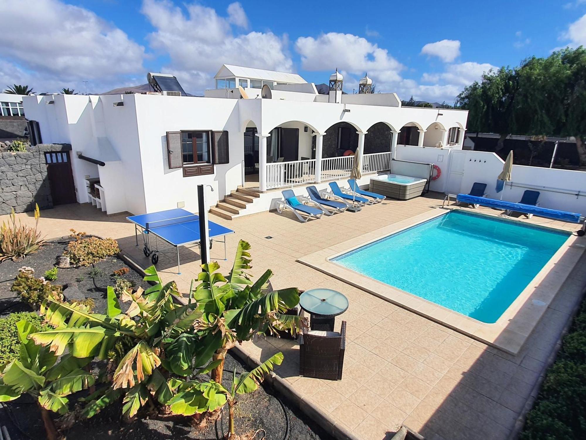 Alberto Private Heated Pool, Jacuzzi, Sea Views Playa Blanca (Lanzarote)